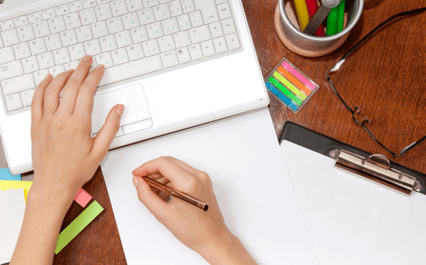 掛脖USB手持便攜式戶外手持風扇 - 港生活玩樂誌 1.印刷位置:可以局部印刷LOGO和標語 2.適用介紹:學校,辦公室,政府部門,小型活動,日常,展銷會 廣告促銷,週年慶典,商務饋贈,開業典禮,頒獎紀念,公關策劃 3.高顏值,有實力,值得選擇,玩轉炎夏,解放雙手 客製 - 港生活玩樂誌 掛脖USB手持便攜式戶外手持風扇