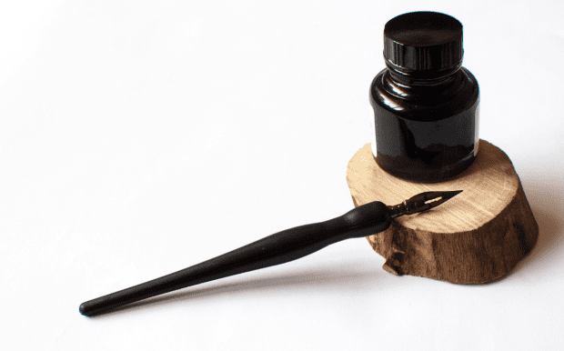 掛脖USB手持便攜式戶外手持風扇 - 港生活玩樂誌 1.印刷位置:可以局部印刷LOGO和標語 2.適用介紹:學校,辦公室,政府部門,小型活動,日常,展銷會 廣告促銷,週年慶典,商務饋贈,開業典禮,頒獎紀念,公關策劃 3.高顏值,有實力,值得選擇,玩轉炎夏,解放雙手 客製 - 港生活玩樂誌 掛脖USB手持便攜式戶外手持風扇