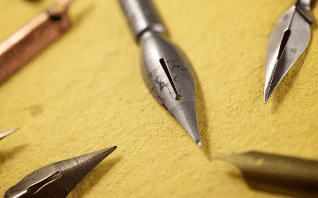 掛脖USB手持便攜式戶外手持風扇 - 港生活玩樂誌 1.印刷位置:可以局部印刷LOGO和標語 2.適用介紹:學校,辦公室,政府部門,小型活動,日常,展銷會 廣告促銷,週年慶典,商務饋贈,開業典禮,頒獎紀念,公關策劃 3.高顏值,有實力,值得選擇,玩轉炎夏,解放雙手 客製 - 港生活玩樂誌 掛脖USB手持便攜式戶外手持風扇