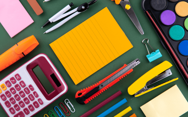 掛脖USB手持便攜式戶外手持風扇 - 港生活玩樂誌 1.印刷位置:可以局部印刷LOGO和標語 2.適用介紹:學校,辦公室,政府部門,小型活動,日常,展銷會 廣告促銷,週年慶典,商務饋贈,開業典禮,頒獎紀念,公關策劃 3.高顏值,有實力,值得選擇,玩轉炎夏,解放雙手 客製 - 港生活玩樂誌 掛脖USB手持便攜式戶外手持風扇