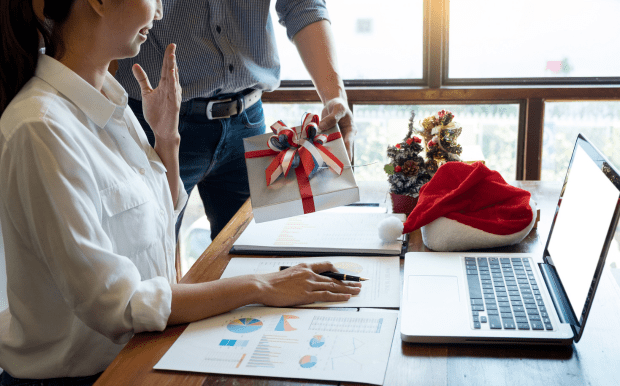 掛脖USB手持便攜式戶外手持風扇 - 港生活玩樂誌 1.印刷位置:可以局部印刷LOGO和標語 2.適用介紹:學校,辦公室,政府部門,小型活動,日常,展銷會 廣告促銷,週年慶典,商務饋贈,開業典禮,頒獎紀念,公關策劃 3.高顏值,有實力,值得選擇,玩轉炎夏,解放雙手 客製 - 港生活玩樂誌 掛脖USB手持便攜式戶外手持風扇