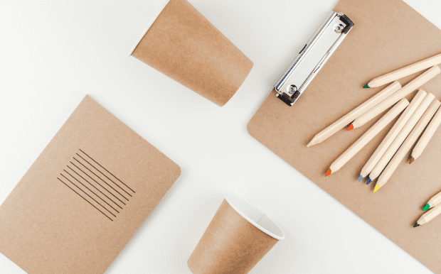 掛脖USB手持便攜式戶外手持風扇 - 港生活玩樂誌 1.印刷位置:可以局部印刷LOGO和標語 2.適用介紹:學校,辦公室,政府部門,小型活動,日常,展銷會 廣告促銷,週年慶典,商務饋贈,開業典禮,頒獎紀念,公關策劃 3.高顏值,有實力,值得選擇,玩轉炎夏,解放雙手 客製 - 港生活玩樂誌 掛脖USB手持便攜式戶外手持風扇